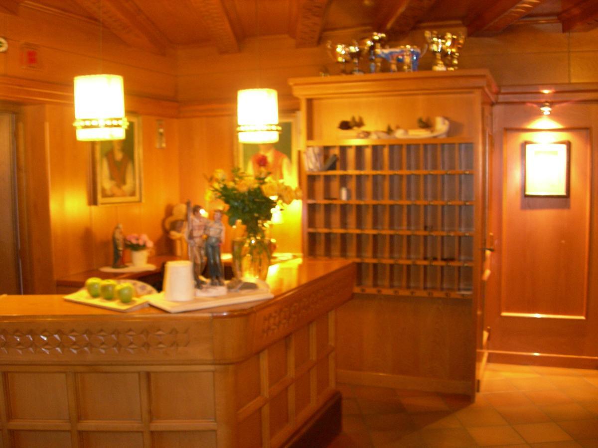 Sporthotel Enrosadira Campitello di Fassa Bagian luar foto