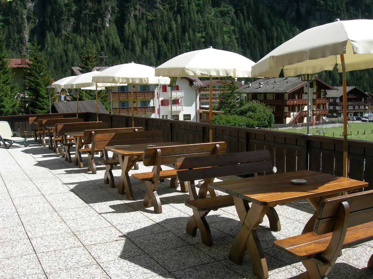 Sporthotel Enrosadira Campitello di Fassa Bagian luar foto