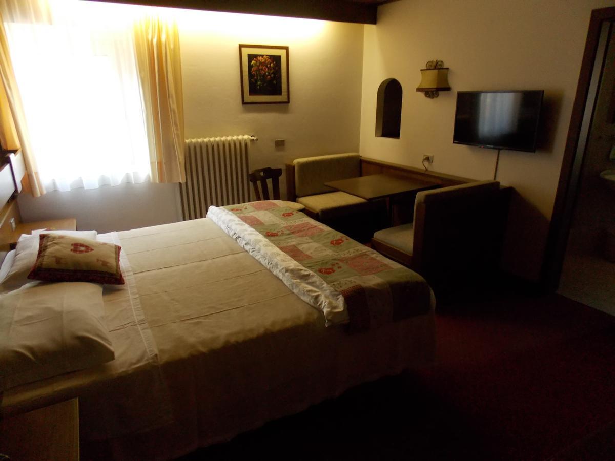 Sporthotel Enrosadira Campitello di Fassa Bagian luar foto