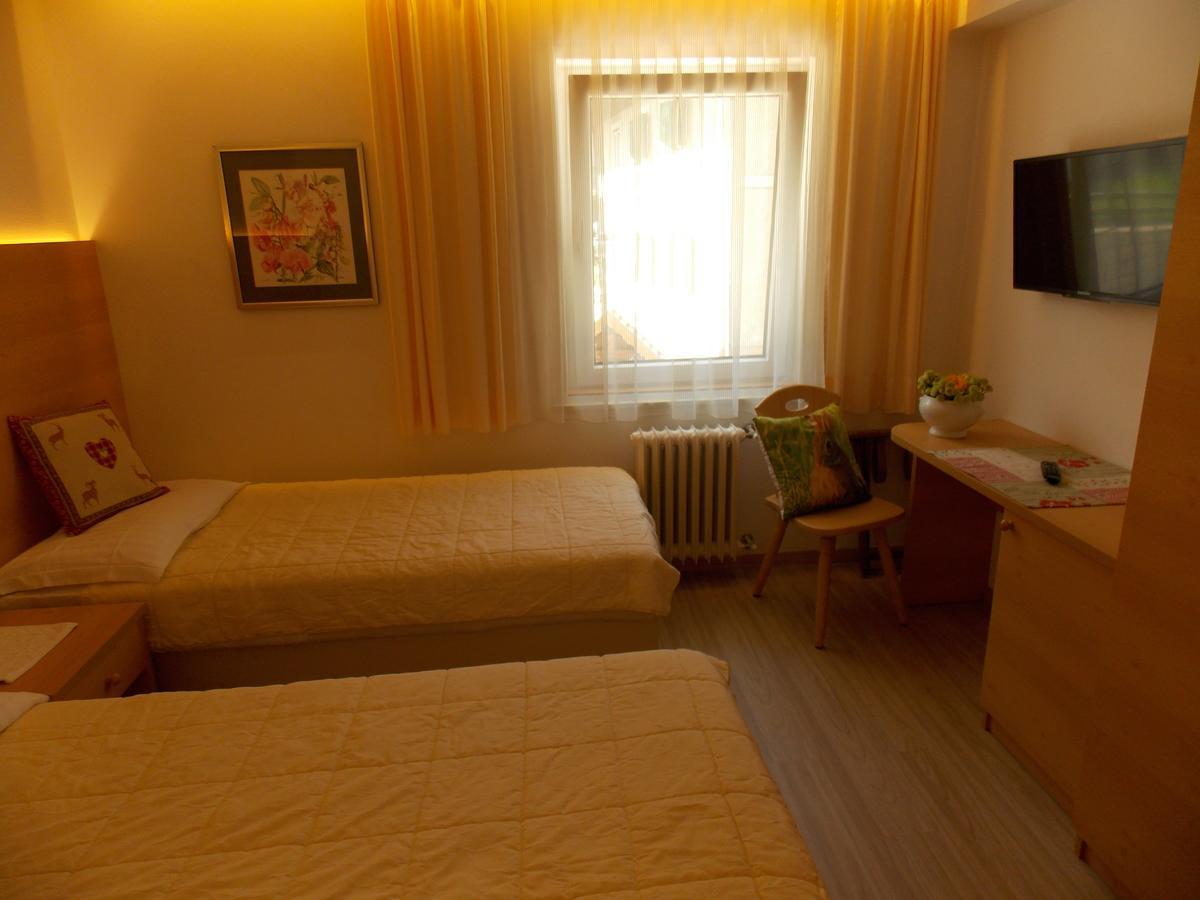 Sporthotel Enrosadira Campitello di Fassa Bagian luar foto